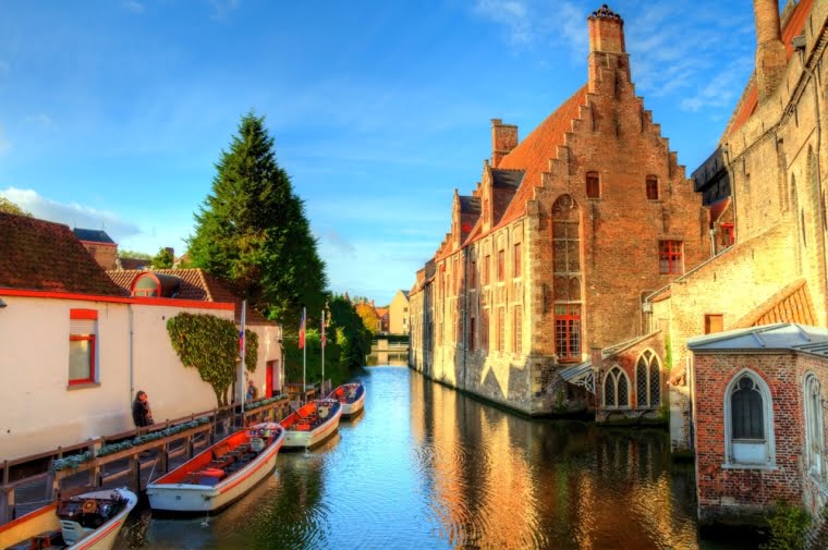 Bruges si canalele lui