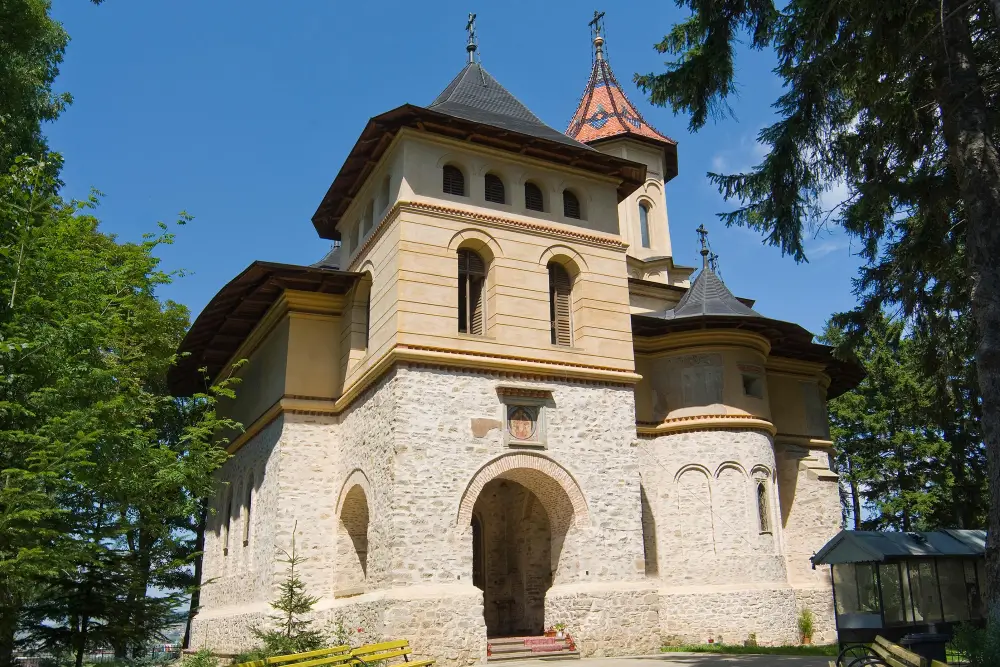 Biserica Sfantul Gheorghe Mirauti