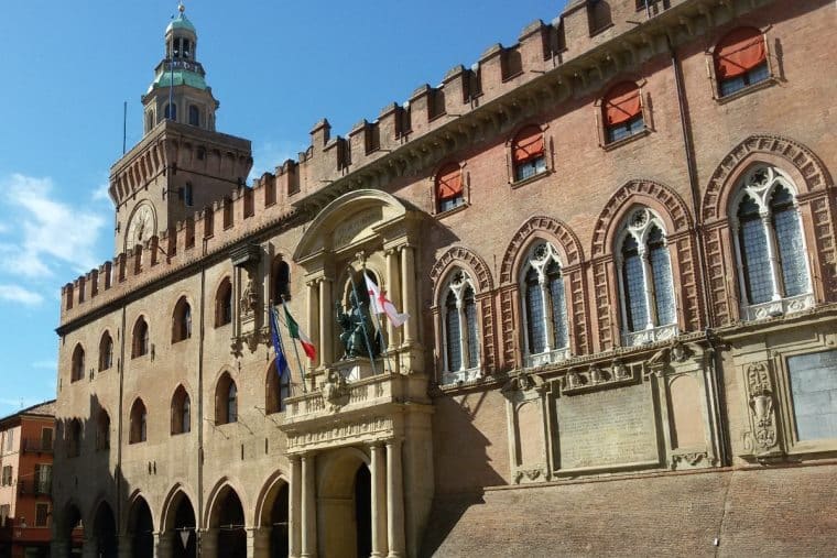 Palatul Accursio (Palazzo d'Accursio)