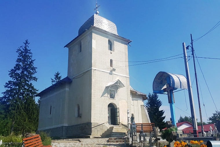 Biserica „Sfanta Cuvioasa Parascheva” din Hangani