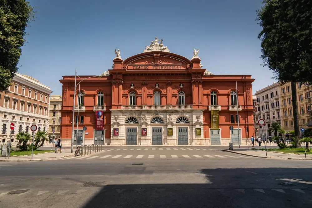 Teatrul Petruzzelli (Teatro Petruzzelli)